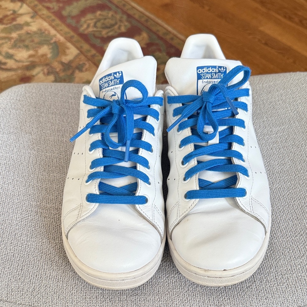 Men’s Adidas Stan Smith White Shoes with Blue Accents Size 8.5